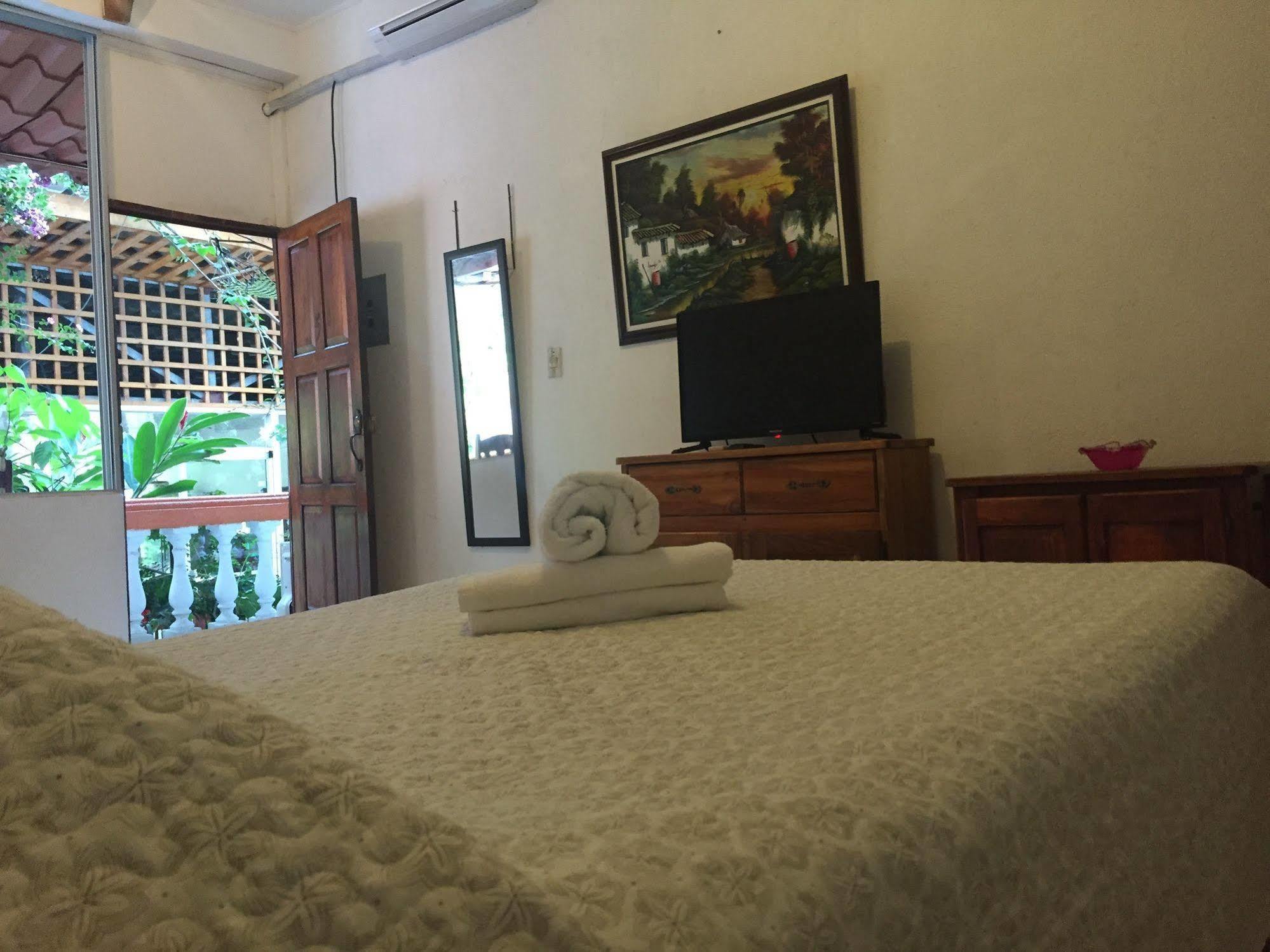 Hotel Coco Beach Manuel Antonio Exterior foto